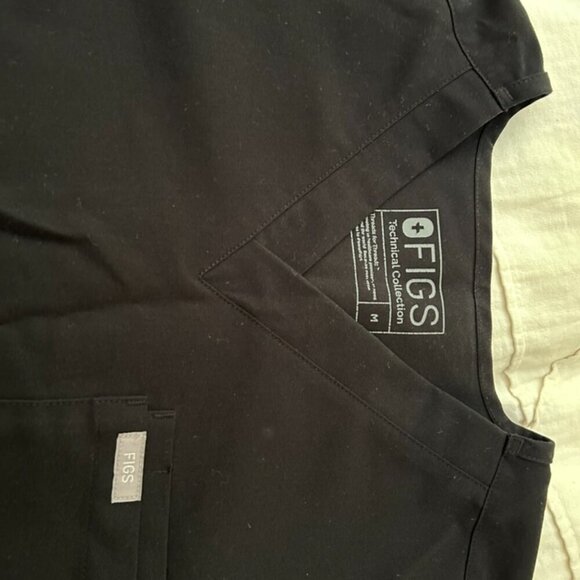 FIGS Leon Three-Pocket Scrub Top™ - Picture 4 of 4